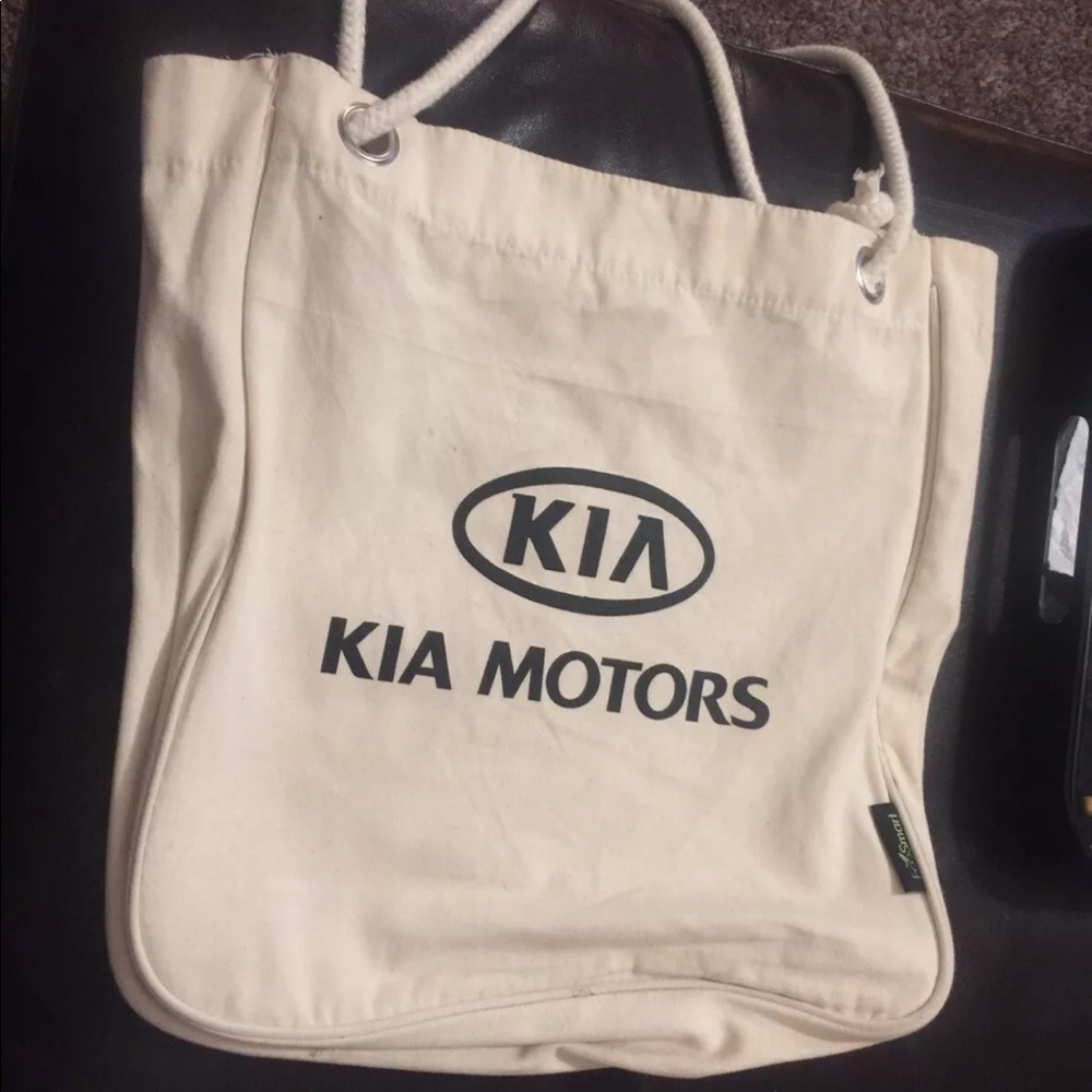 KIA Motors tote 14x11,5x3,5”